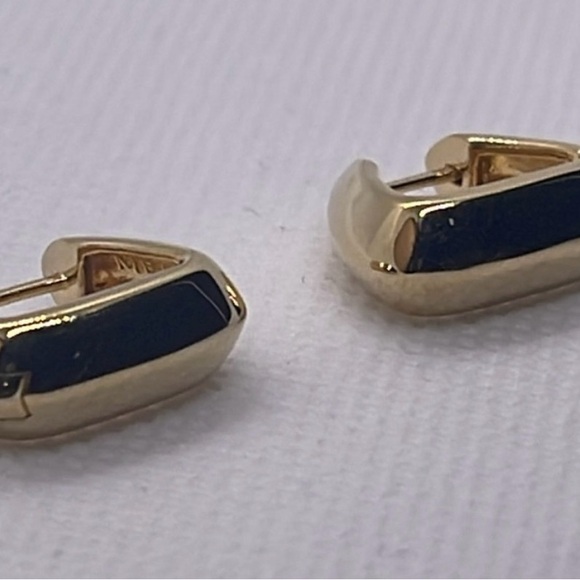 Mejuri Patra Huggies Hoops - Picture 5 of 5